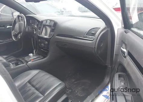 2019 Chrysler 300 300S Awd z USA, uszkodzony, nr VIN 2C3CCAGG1KH631503